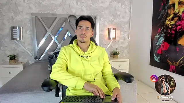 Snapshot of loghan_fox chatting on 8, 10, 2025 loghan fox online show from 8, 10, 2025