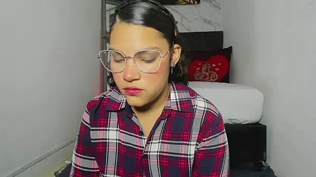 Snapshot of aly_n_sebas chatting on 4, 10, 2025 aly n sebas online show from 4, 10, 2025