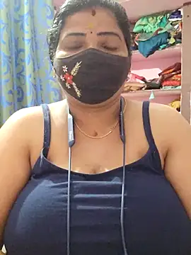 Snapshot of lathikaqueentamil chatting on 13, 10, 2025 lathikaqueentamil online show from 13, 10, 2025