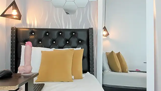 lucia-cute online show from 4, 10, 2025