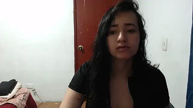 Snapshot of annie_clark2 chatting on 5, 3, 2025 annie clark2 online show from 5, 3, 2025