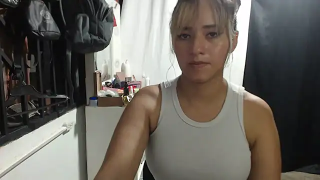 Snapshot of annie_clark2 chatting on 3, 10, 2025 annie clark2 online show from 3, 10, 2025