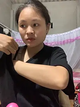 Snapshot of NhuFox chatting on 8, 10, 2025 NhuFox online show from 8, 10, 2025