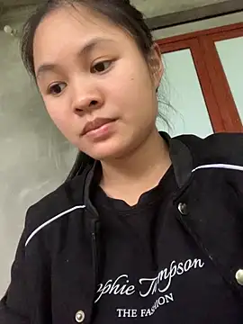 Snapshot of NhuFox chatting on 15, 10, 2025 NhuFox online show from 15, 10, 2025