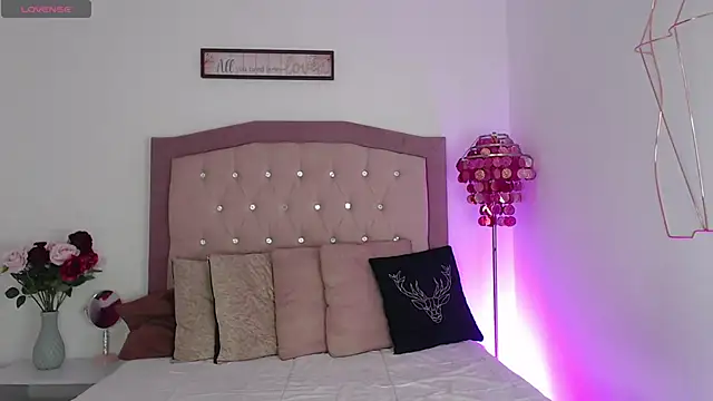 Snapshot of AmelieAndAce chatting on 6, 10, 2025 AmelieAndAce online show from 6, 10, 2025