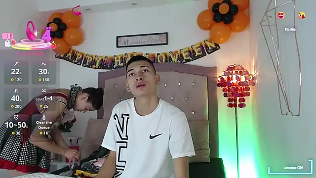 Snapshot of AmelieAndAce chatting on 9, 10, 2025 AmelieAndAce online show from 9, 10, 2025