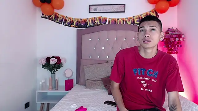 Snapshot of AmelieAndAce chatting on 14, 10, 2025 AmelieAndAce online show from 14, 10, 2025