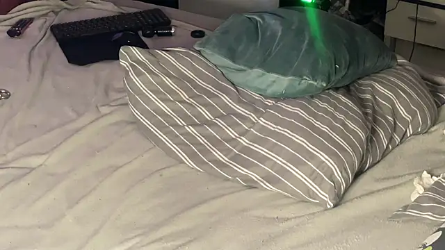 Snapshot of GayFun_bln chatting on 4, 12, 2025 GayFun bln online show from 4, 12, 2025