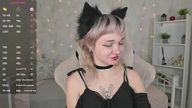 Tori Cutie online show from 18, 10, 2025