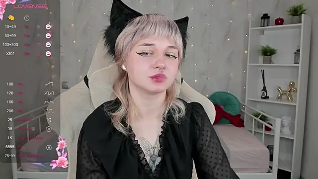 Tori Cutie online show from 22, 10, 2025