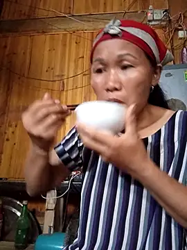 Snapshot of TinTin321 chatting on 21, 10, 2025 TinTin321 online show from 21, 10, 2025