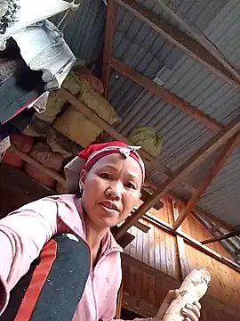 Snapshot of TinTin321 chatting on 28, 10, 2025 TinTin321 online show from 28, 10, 2025