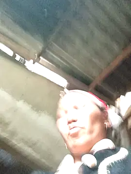 Snapshot of TinTin321 chatting on 8, 11, 2025 TinTin321 online show from 8, 11, 2025