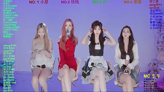 Snapshot of ZZ00033S chatting on 13, 4, 2026 ZZ00033S online show from 13, 4, 2026