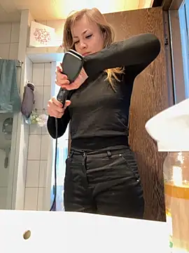 IsabellaEtha online show from 12, 9, 2025