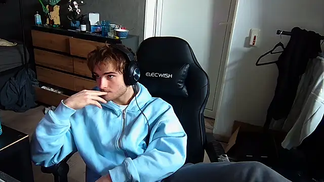 Snapshot of Rudi2007Eye chatting on 10, 2, 2026 Rudi2007Eye online show from 10, 2, 2026