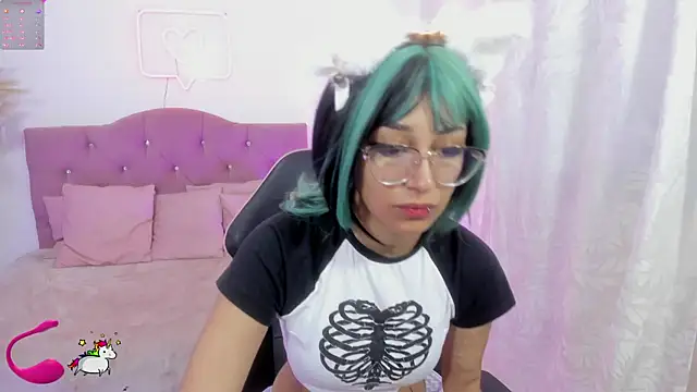 Snapshot of HANNI_TAY chatting on 25, 11, 2025 HANNI TAY online show from 25, 11, 2025