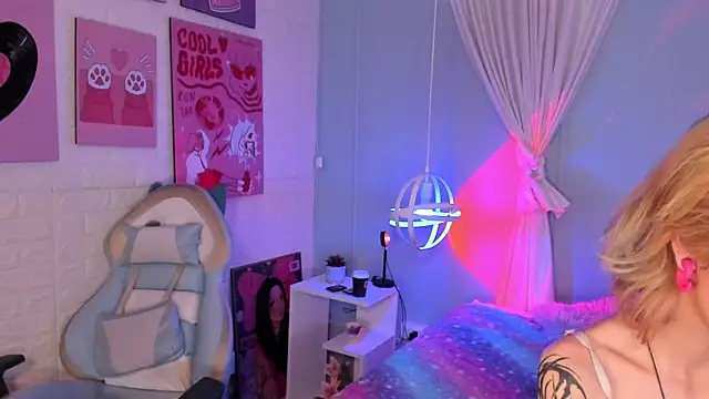 Hannahpage online show from 2, 10, 2025