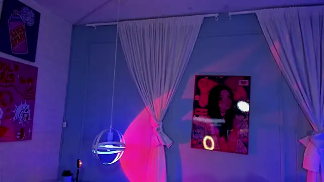 Hannahpage online show from 6, 10, 2025