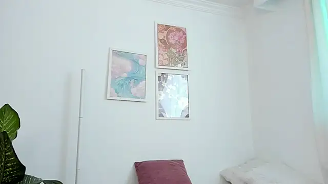 canelleGarces online show from 15, 4, 2026