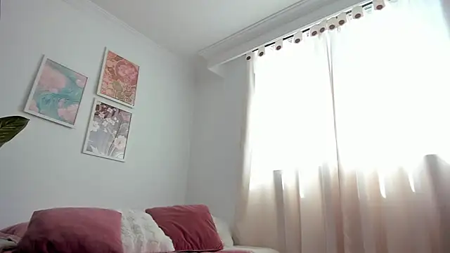 Snapshot of canelleGarces chatting on 4, 6, 2026 canelleGarces online show from 4, 6, 2026