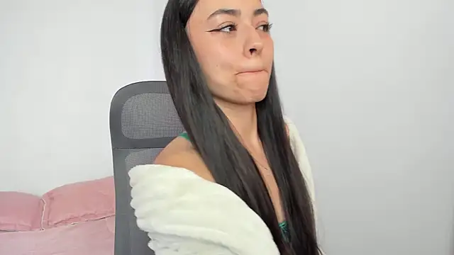 Snapshot of canelleGarces chatting on 23, 7, 2026 canelleGarces online show from 23, 7, 2026