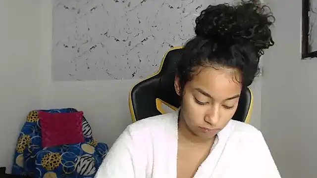 Snapshot of alicie_shy1 chatting on 18, 9, 2025 alicie shy1 online show from 18, 9, 2025