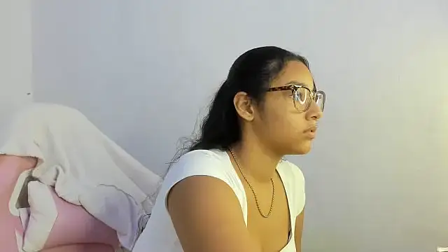 Snapshot of alicie_shy1 chatting on 15, 10, 2025 alicie shy1 online show from 15, 10, 2025
