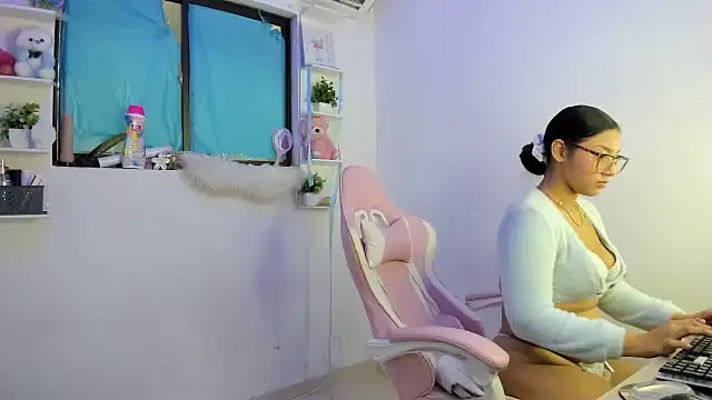 Snapshot of alicie_shy1 chatting on 16, 10, 2025 alicie shy1 online show from 16, 10, 2025