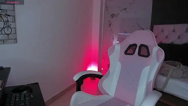 chloesagee online show from 6, 10, 2025