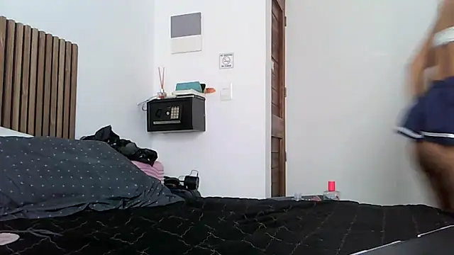 sweetbrunette22 online show from 20, 4, 2026