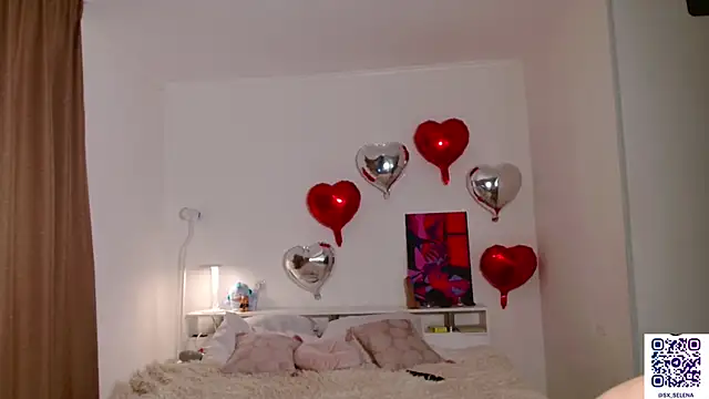 Ice Strawberry online show from 13, 2, 2026