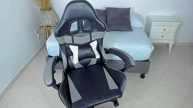 luccia smith online show from 2, 10, 2025