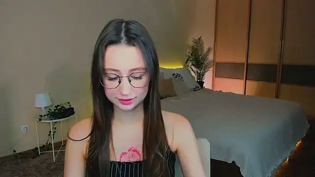 YourLovellyStory online show from 8, 10, 2025