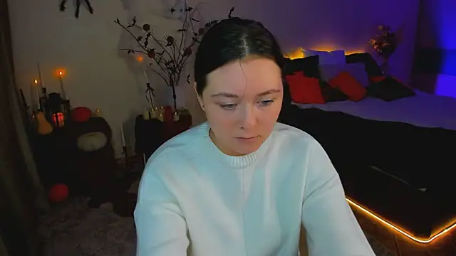 Snapshot of AlluringLookk chatting on 28, 10, 2025 AlluringLookk online show from 28, 10, 2025