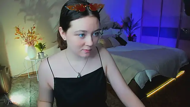 Snapshot of AlluringLookk chatting on 13, 11, 2025 AlluringLookk online show from 13, 11, 2025