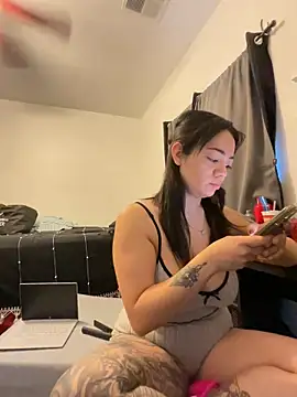 Snapshot of racoonbaby chatting on 27, 9, 2025 racoonbaby online show from 27, 9, 2025