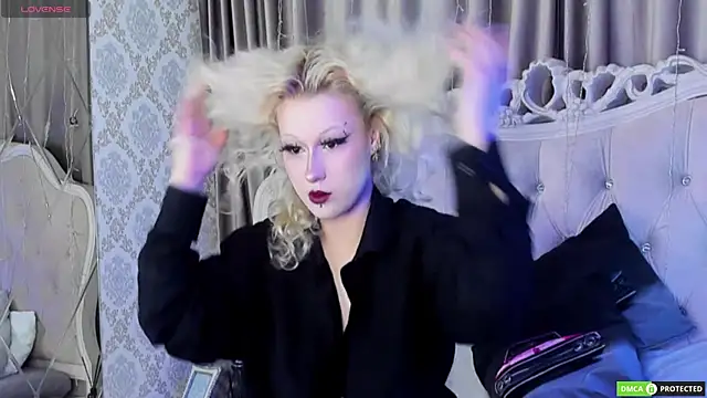 Snapshot of CarolLamb chatting on 22, 11, 2025 CarolLamb online show from 22, 11, 2025