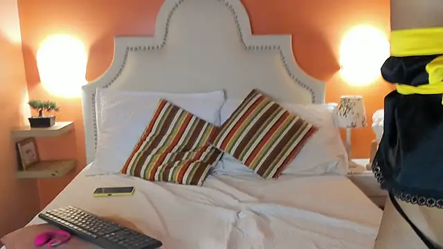 Snapshot of Violett_Salvatore chatting on 2, 10, 2025 Violett Salvatore online show from 2, 10, 2025