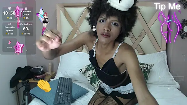 Snapshot of Violett_Salvatore chatting on 15, 10, 2025 Violett Salvatore online show from 15, 10, 2025