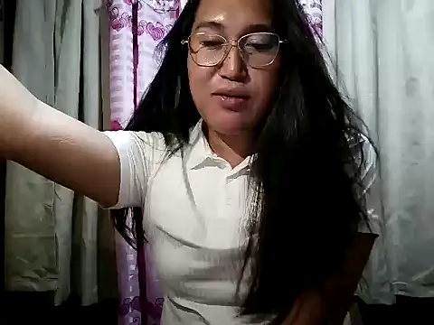 Snapshot of Romantic_Sabrina chatting on 3, 8, 2026 Romantic Sabrina online show from 3, 8, 2026