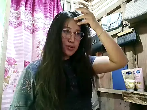 Snapshot of Romantic_Sabrina chatting on 4, 8, 2026 Romantic Sabrina online show from 4, 8, 2026