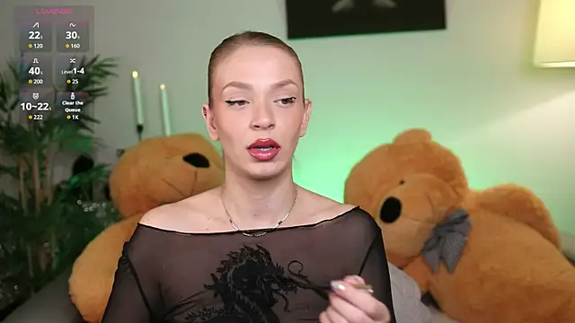 NovaHollisx online show from 18, 12, 2025