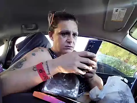 Snapshot of SparklesB1tch chatting on 22, 9, 2025 SparklesB1tch online show from 22, 9, 2025