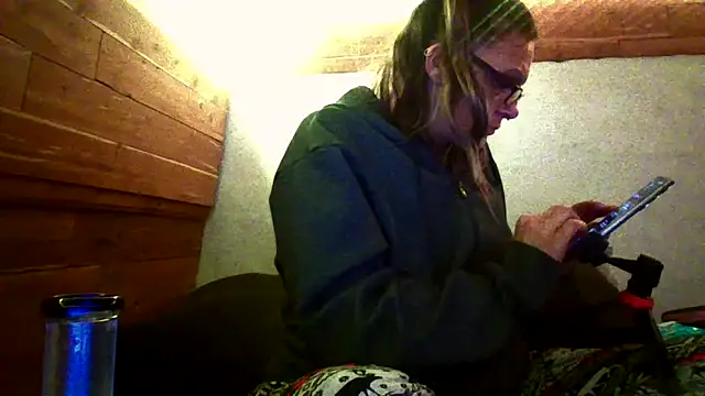 Snapshot of SparklesB1tch chatting on 23, 10, 2025 SparklesB1tch online show from 23, 10, 2025