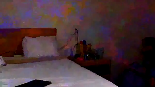 Snapshot of SparklesB1tch chatting on 23, 11, 2025 SparklesB1tch online show from 23, 11, 2025