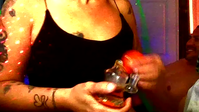 Snapshot of SparklesB1tch chatting on 15, 12, 2025 SparklesB1tch online show from 15, 12, 2025