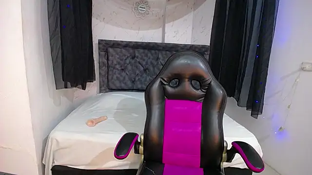 mia  thomson  online show from 24, 10, 2025