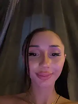JenniferLovve online show from 15, 7, 2026