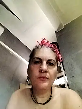 Snapshot of est_82 chatting on 2, 10, 2025 est 82 online show from 2, 10, 2025
